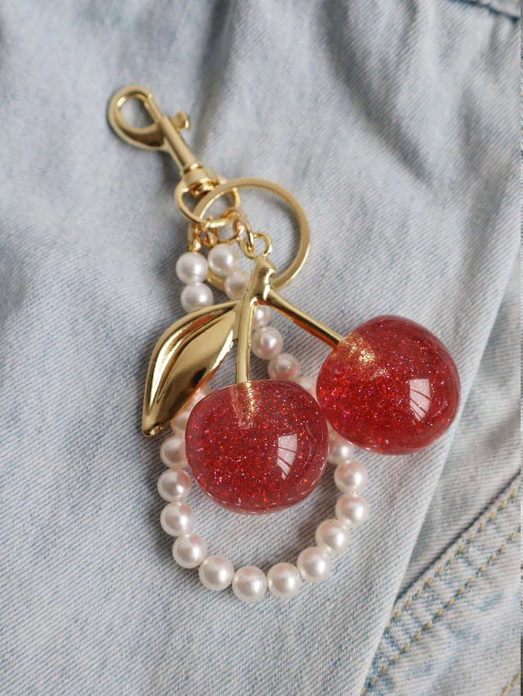 1Pc Chic Cherry Keychain with Sparkling Resin Pendant - Alloy Customizable C-Hook Closure for Women'S Wallets & Bags Ideal Gift for Family Friends and Couples Valentine'S Day Gift Valentines Valentines