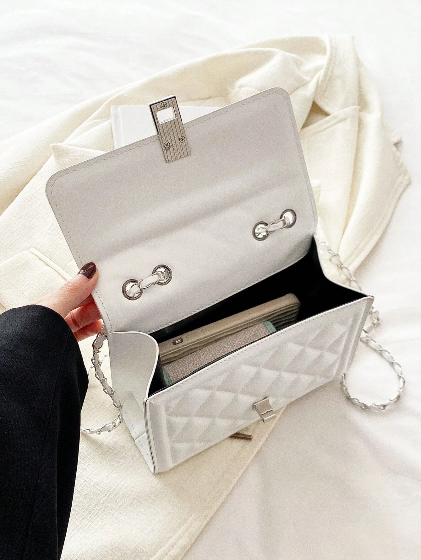 Fashion Solid Color Quilted Square Chain Shoulder Bag, Versatile Flap Banquet Bag New Lightweight Handbag & Purse, Daily Commuting Messenger Bag for White Collar and Student, Casual Mobile Phone Coin Crossbody Bags