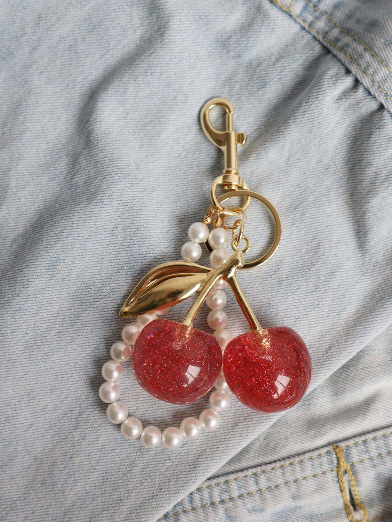 1Pc Chic Cherry Keychain with Sparkling Resin Pendant - Alloy Customizable C-Hook Closure for Women'S Wallets & Bags Ideal Gift for Family Friends and Couples Valentine'S Day Gift Valentines Valentines